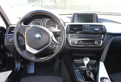 BMW 318 2013 - 14900 EUR, 154000 km - AUTO.MOTO.pt - 154000km - foto 20 de 35