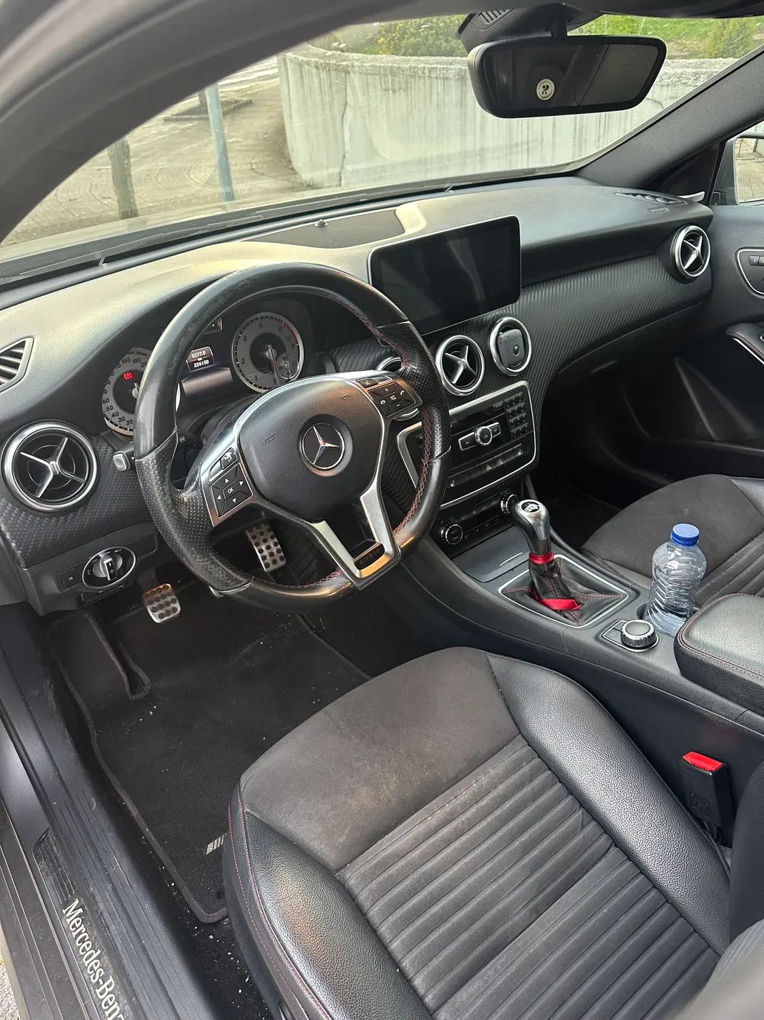 Mercedes-Benz A 180 2015 - 13000 EUR, 230000 km - AUTO.MOTO.pt - 230000km - foto 5 de 7