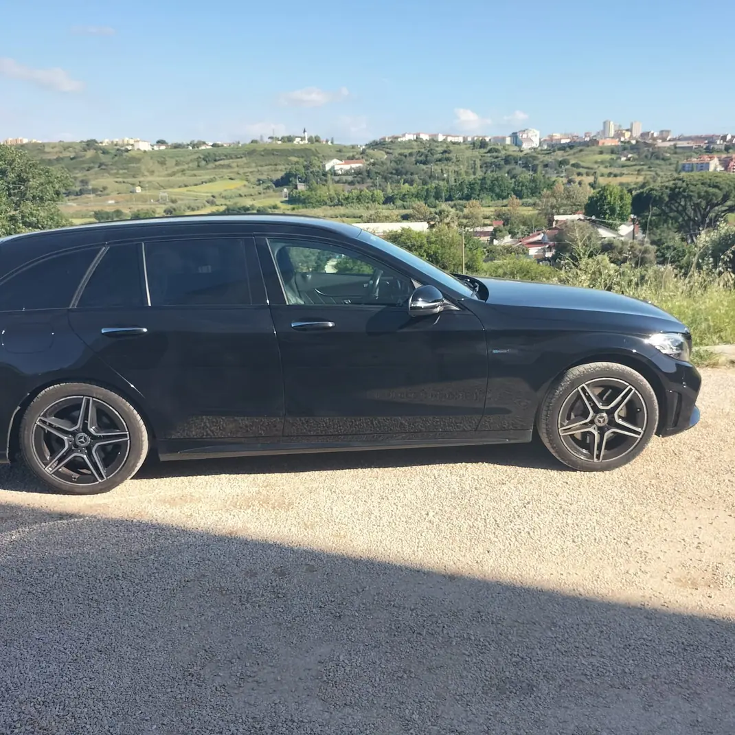 Mercedes-Benz C 300 2020 - 24000 EUR, 175000 km - AUTO.MOTO.pt - 175000km - foto 2 de 5