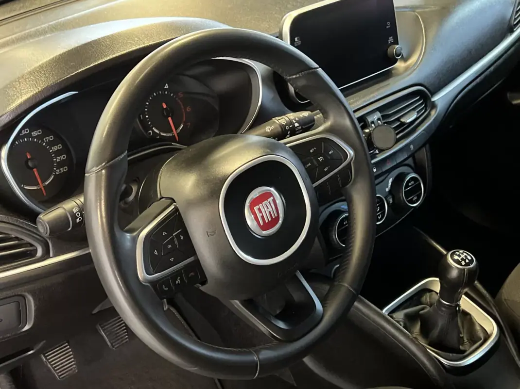 Fiat Tipo Station Wagon 2017 - 9490 EUR, 120000 km - AUTO.MOTO.pt - 120000km - foto 7 de 30