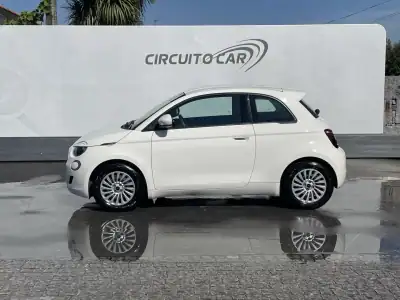 Fiat 500e 2022 - 13600 EUR, 53336 km - AUTO.MOTO.pt - 53336km - foto 2 de 36
