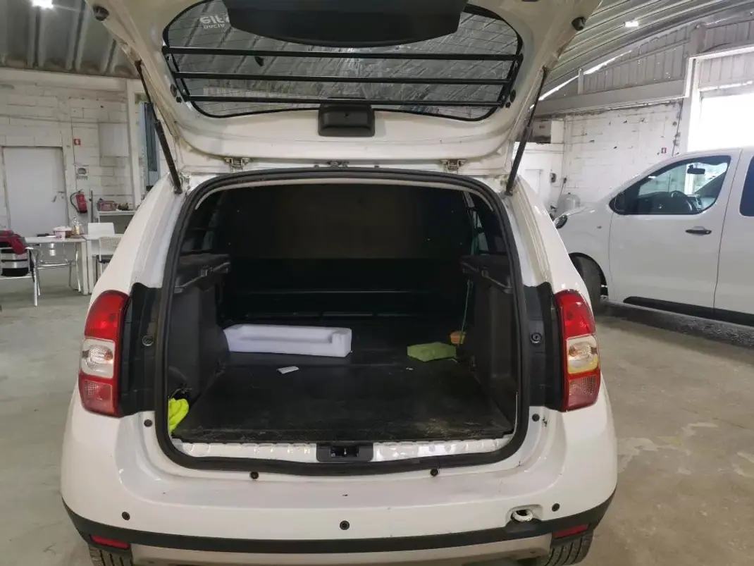 Dacia 2017 - 9900 EUR, 230462 km - AUTO.MOTO.pt - 230462km - foto 9 de 10