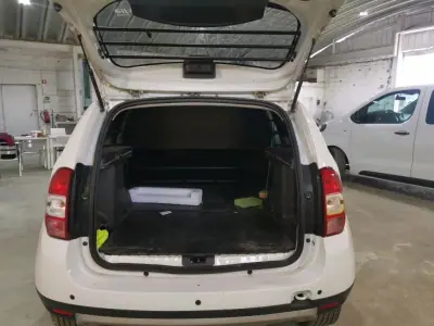 Dacia 2017 - 9900 EUR, 230462 km - AUTO.MOTO.pt - 230462km - foto 9 de 10