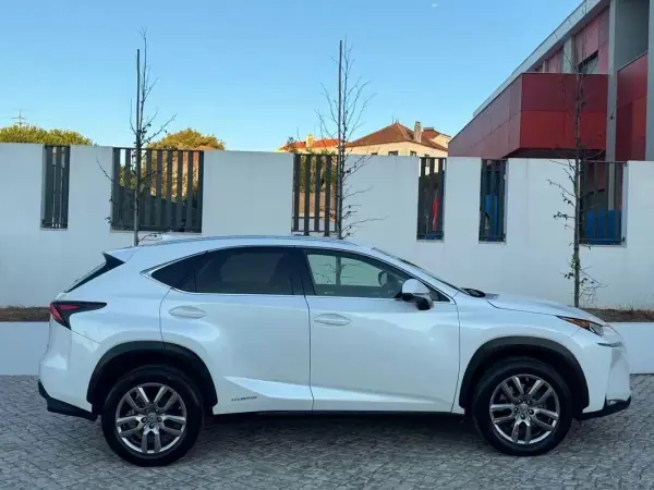 Lexus NX 300h 2014 - 23750 EUR, 66500 km - AUTO.MOTO.pt - 66500km - foto 11 de 29