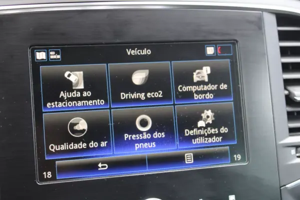 Renault Mégane 2020 - 13990 EUR, 180000 km - AUTO.MOTO.pt - 180000km - foto 26 de 29