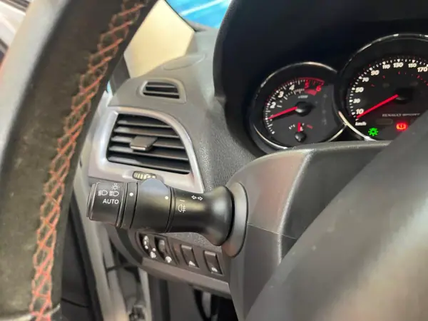 Renault Mégane Coupe 2014 - 9750 EUR, 182000 km - AUTO.MOTO.pt - 182000km - foto 41 de 44