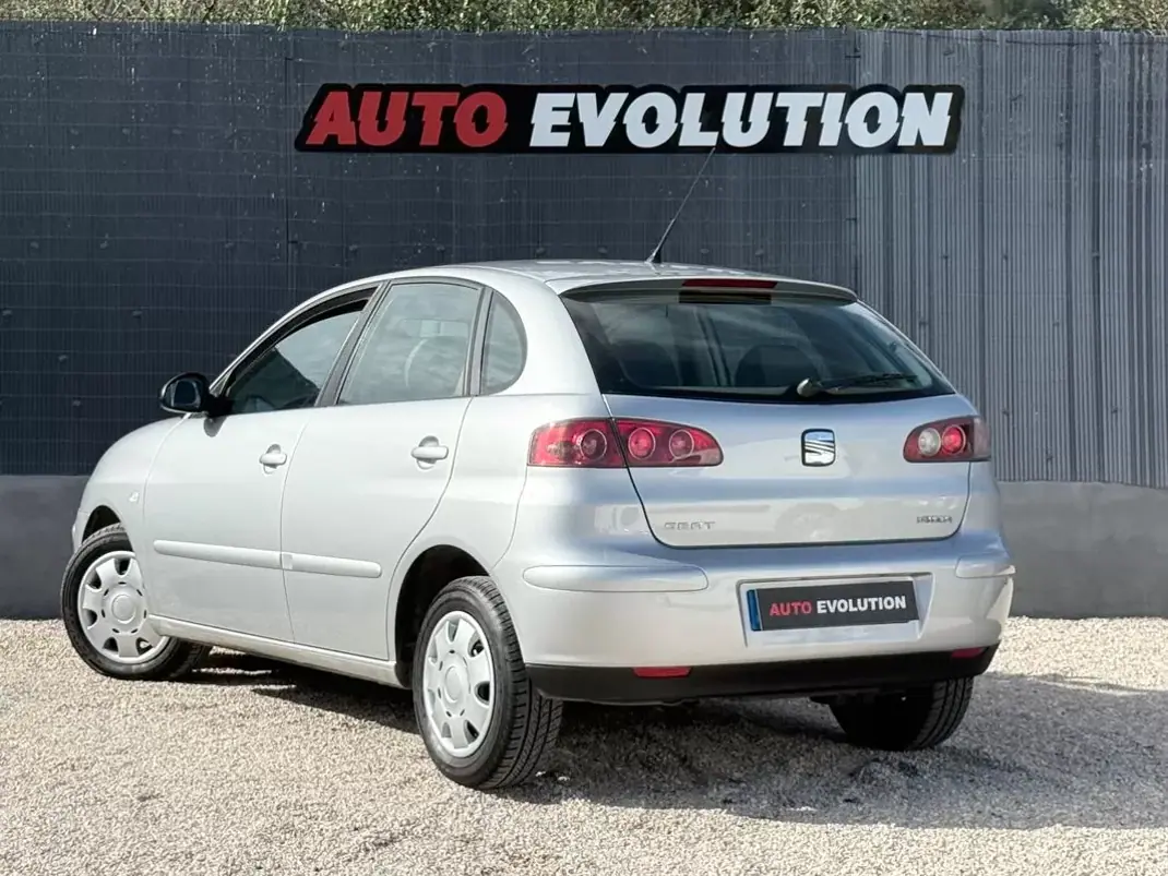 SEAT Ibiza 2003 - 3750 EUR, 219900 km - AUTO.MOTO.pt - 219900km - foto 3 de 13