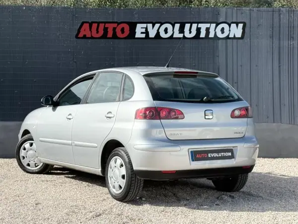 SEAT Ibiza 2003 - 3750 EUR, 219900 km - AUTO.MOTO.pt - 219900km - foto 3 de 13