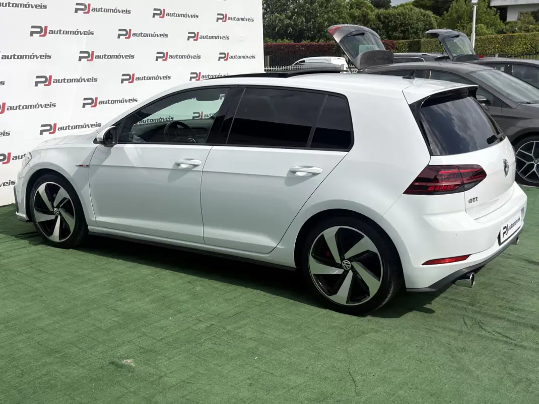 Volkswagen Golf 2018 - 26990 EUR, 148000 km - AUTO.MOTO.pt - 148000km - foto 8 de 15