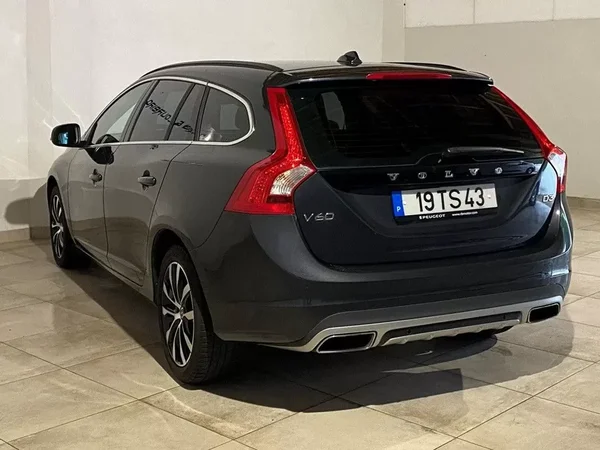 Volvo V60 2017 - 17900 EUR, 165010 km - AUTO.MOTO.pt - 165010km - foto 7 de 23