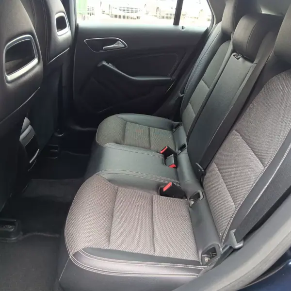 Mercedes-Benz CLA 180 2017 - 18500 EUR, 182678 km - AUTO.MOTO.pt - 182678km - foto 21 de 23