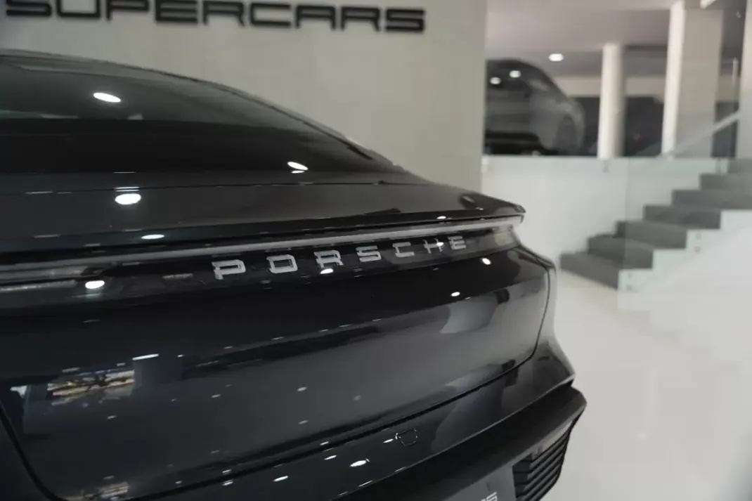 Porsche Taycan 2020 - 59950 EUR, 87282 km - 87282km - foto 17 de 46