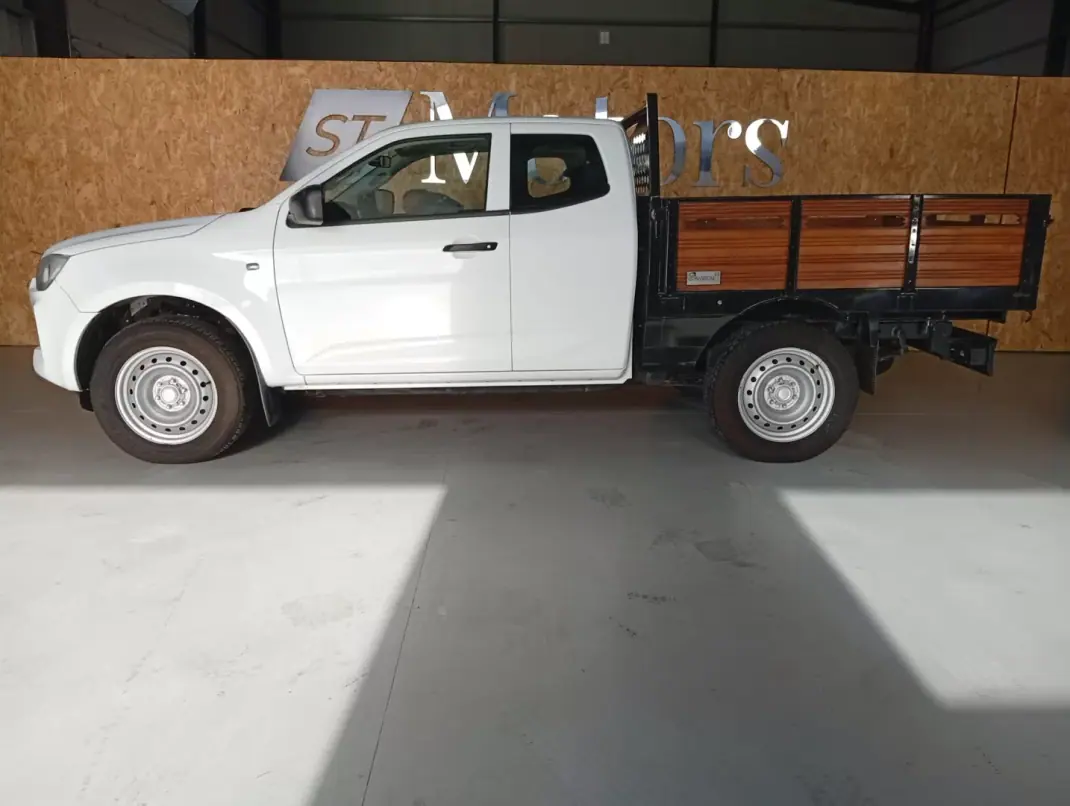 Isuzu D-MAX 2.5 4WD 2022 - 32900 EUR, 57200 km - AUTO.MOTO.pt - 57200km - foto 3 de 15