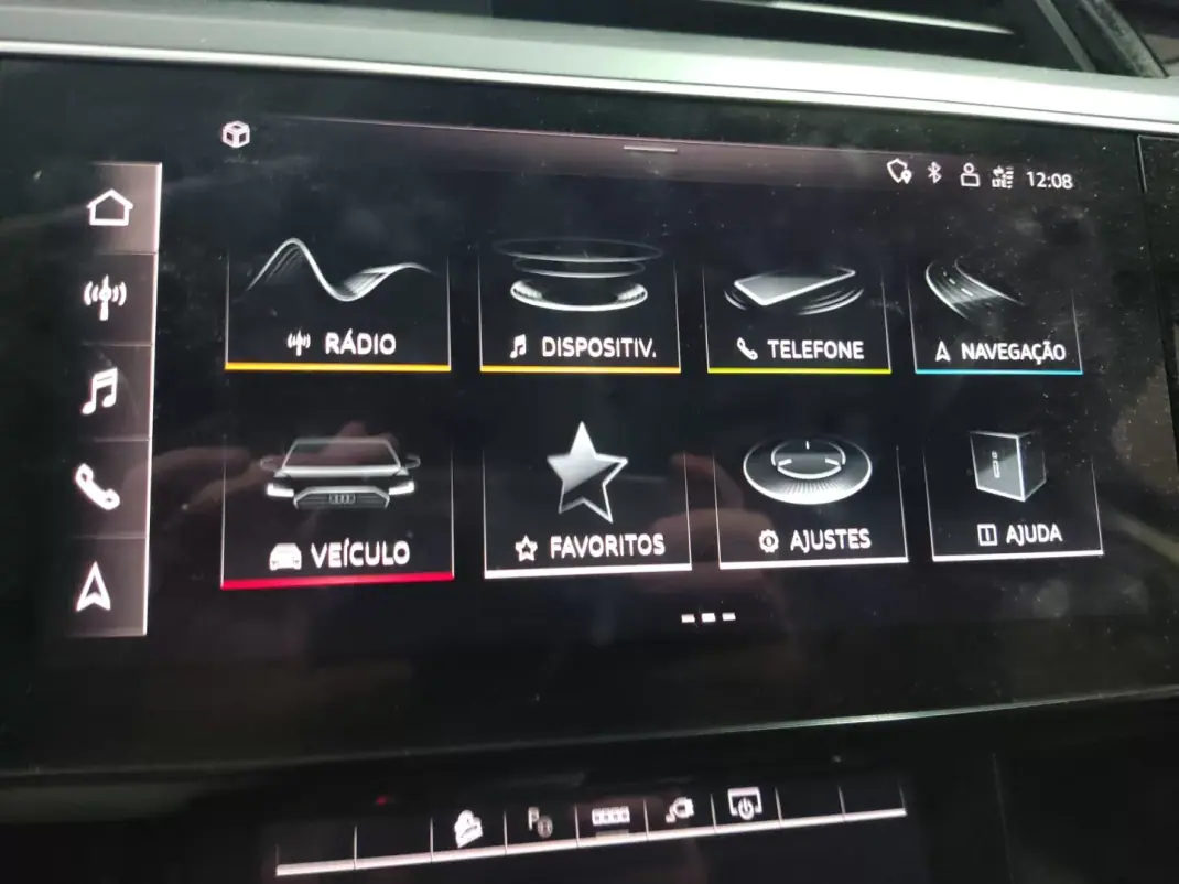 Audi e-tron 2020 - 25900 EUR, 87000 km - AUTO.MOTO.pt - 87000km - foto 5 de 17