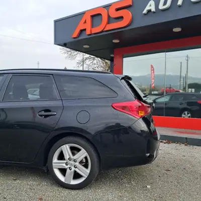 Toyota Auris Touring Sports 2015 - 11650 EUR, 173000 km - AUTO.MOTO.pt - 173000km - foto 4 de 15