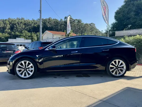 Tesla Model 3 2019 - 21999 EUR, 149000 km - AUTO.MOTO.pt - 149000km - foto 19 de 22