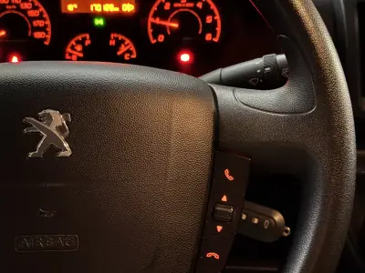 Peugeot Partner L2 caixa automática 130cv 2022 - 16990 EUR, 170100 km - AUTO.MOTO.pt - 170100km - foto 18 de 26