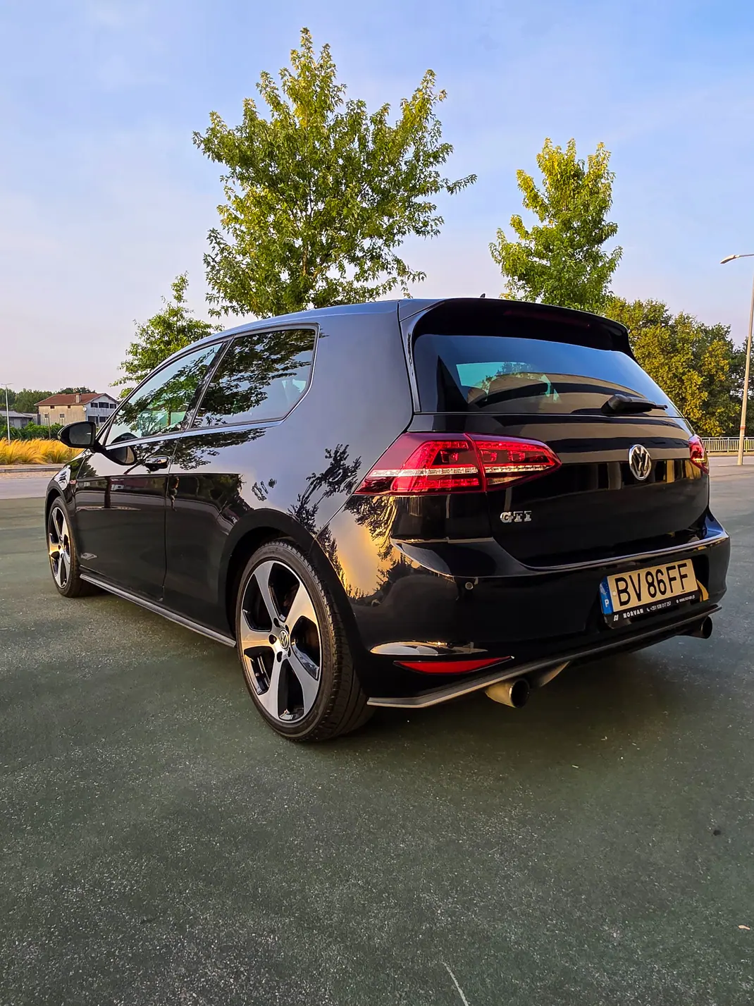 Volkswagen Golf 2013 - 16390 EUR, 196000 km - AUTO.MOTO.pt - 196000km - foto 6 de 12