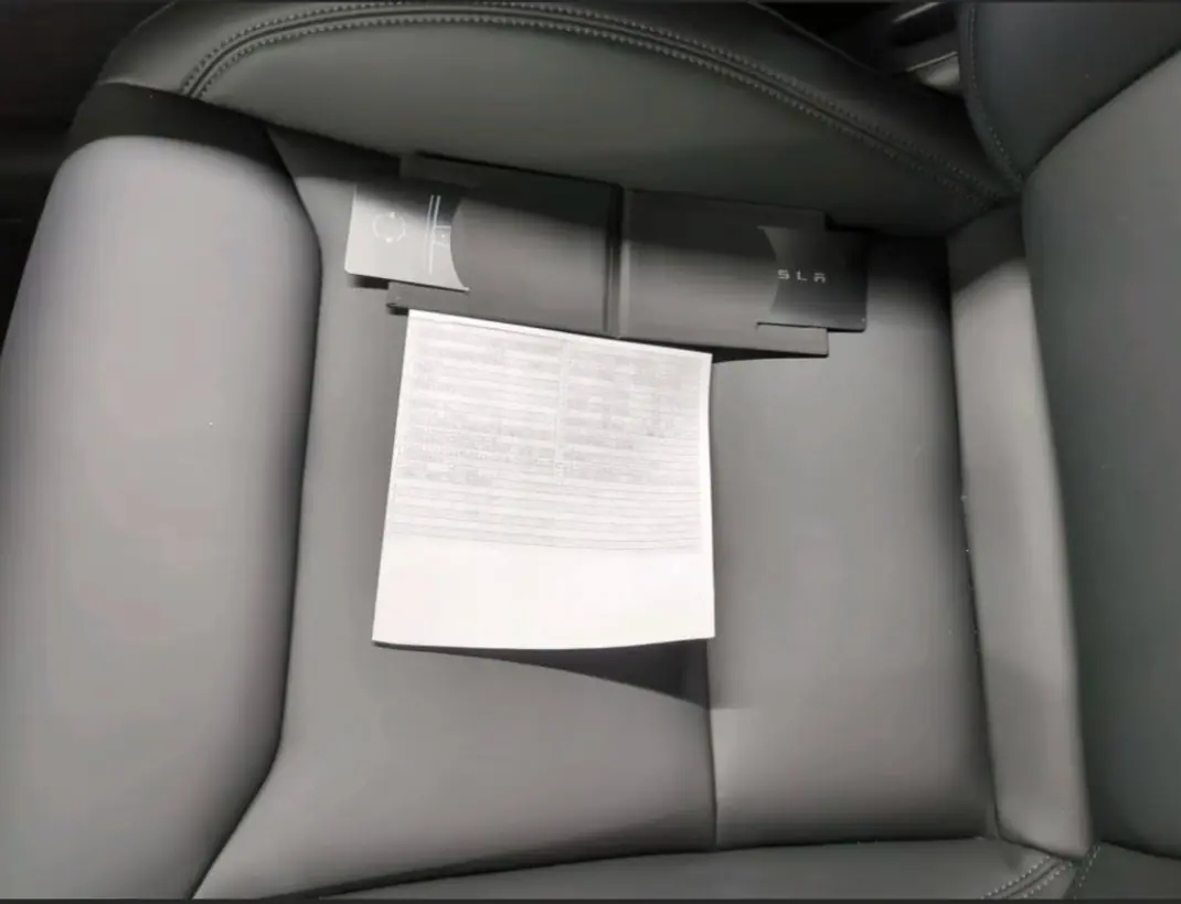 Tesla Model Y 2023 - 43490 EUR, 25000 km - 25000km - foto 5 de 12