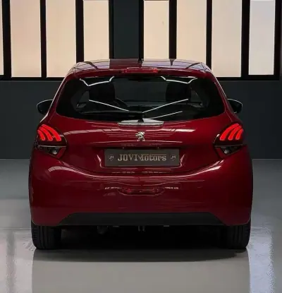 Peugeot 208 2018 - 7999 EUR, 171944 km - AUTO.MOTO.pt - 171944km - foto 4 de 18