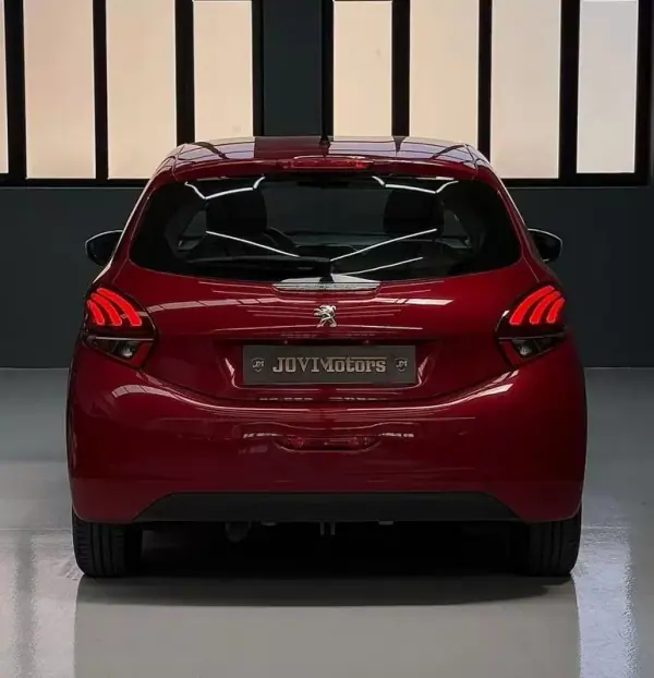 Peugeot 208 2018 - 7999 EUR, 171944 km - AUTO.MOTO.pt - 171944km - foto 4 de 18
