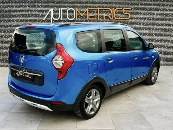 Dacia Lodgy 2019 - 13900 EUR, 110000 km - AUTO.MOTO.pt - 110000km - foto 10 de 10