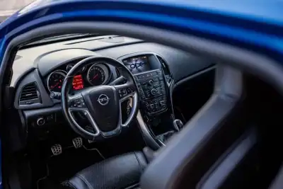 Opel Astra GTC 2013 - 23500 EUR, 109000 km - AUTO.MOTO.pt - 109000km - foto 29 de 47