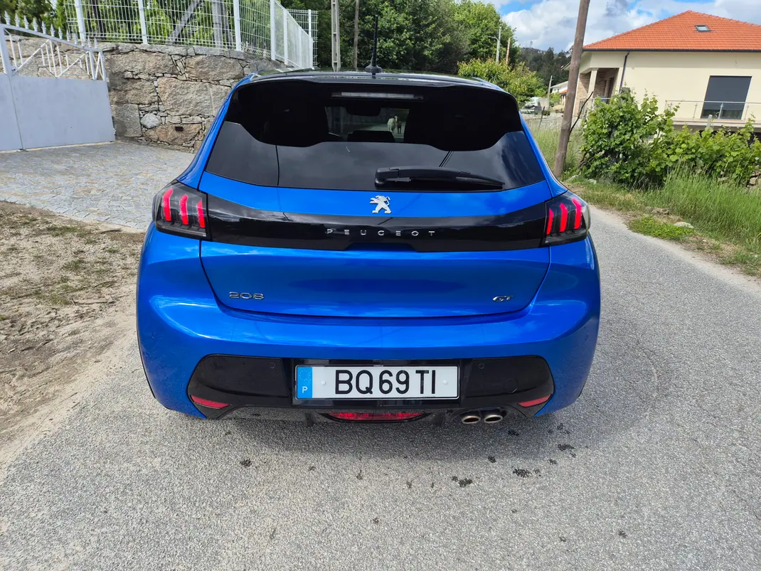 Peugeot 208 2021 - 14250 EUR, 119000 km - AUTO.MOTO.pt - 119000km - foto 2 de 15