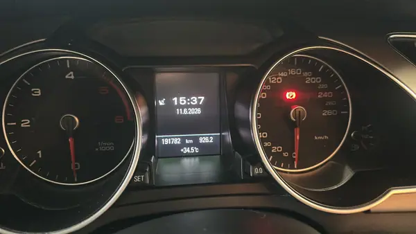 Audi A5 Sportback 2012 - 13250 EUR, 192123 km - AUTO.MOTO.pt - 192123km - foto 3 de 6