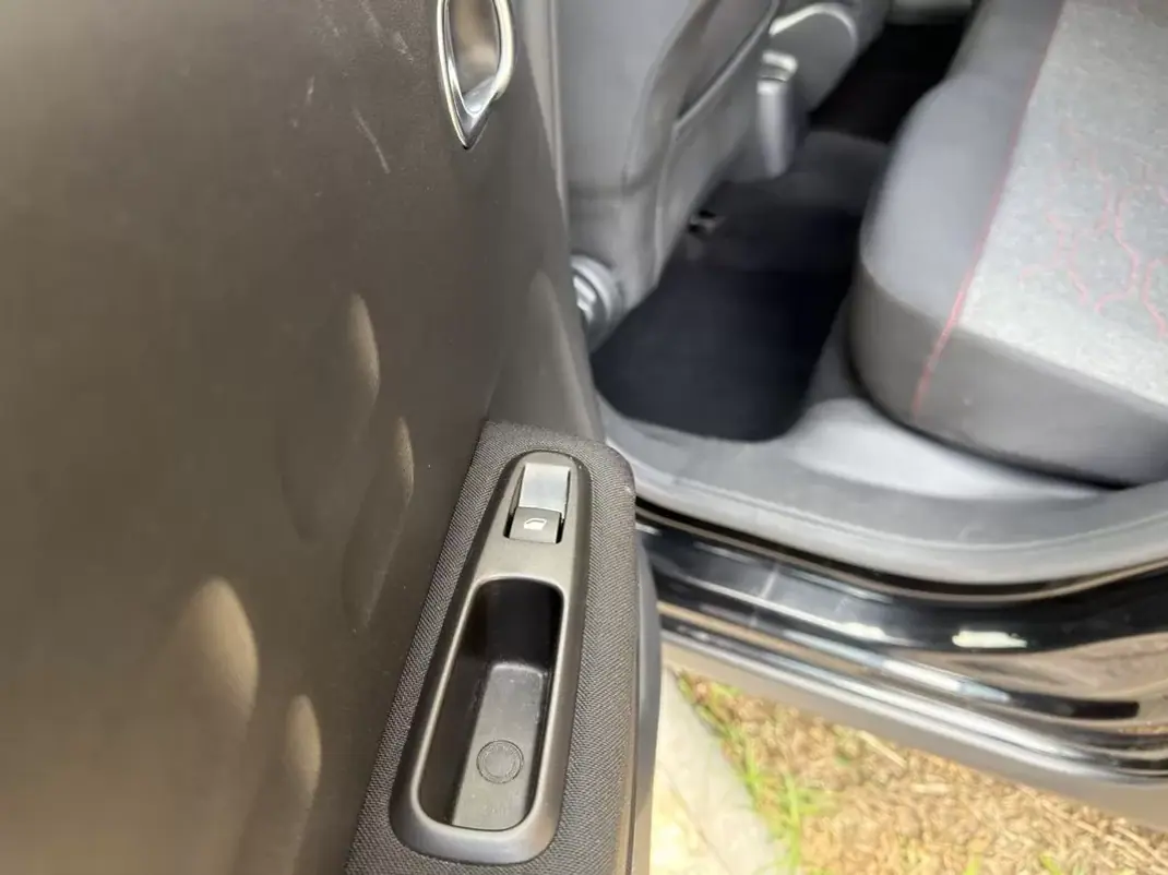 Citroën C3 2017 - 8750 EUR, 53118 km - AUTO.MOTO.pt - 53118km - foto 29 de 45
