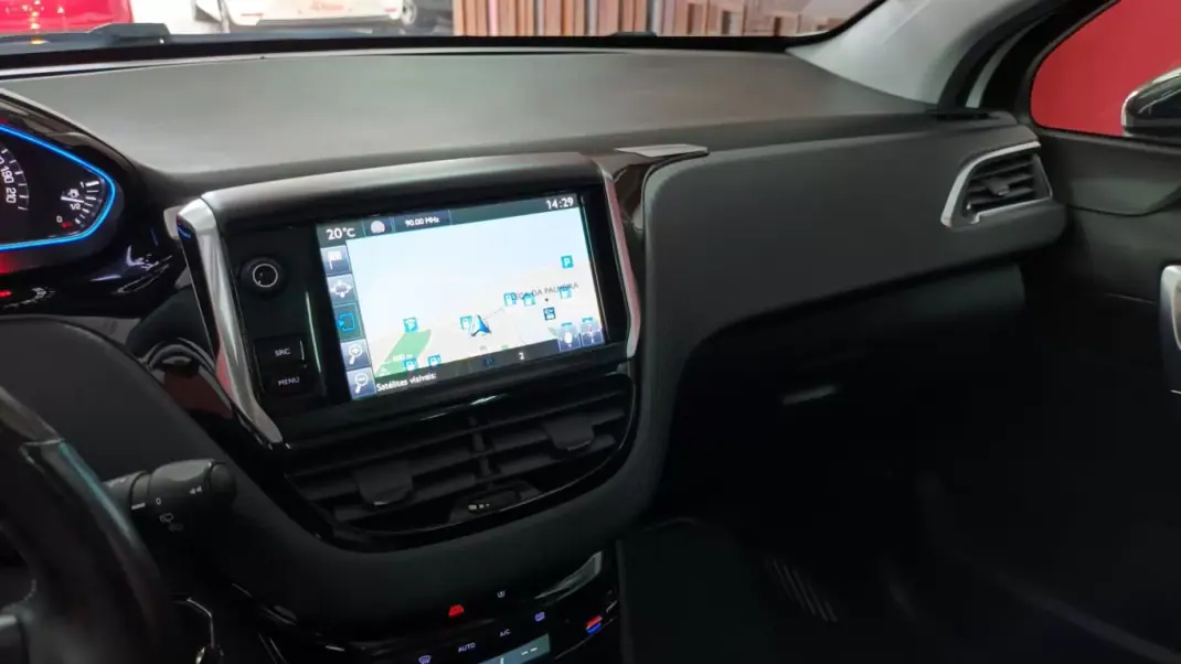 Peugeot 2008 2015 - 11490 EUR, 92490 km - AUTO.MOTO.pt - 92490km - foto 37 de 72