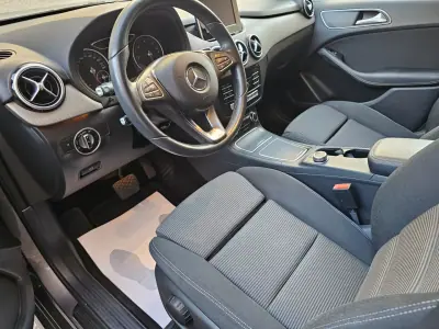 Mercedes-Benz B 180 2017 - 22500 EUR, 41938 km - AUTO.MOTO.pt - 41938km - foto 7 de 26