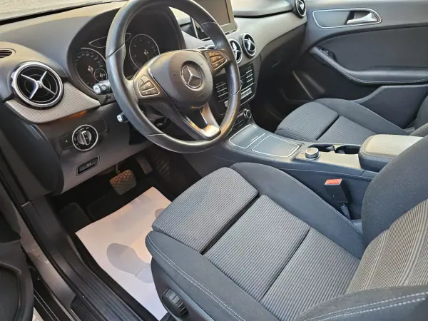Mercedes-Benz B 180 2017 - 21900 EUR, 41938 km - AUTO.MOTO.pt - 41938km - foto 7 de 26