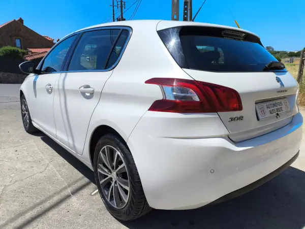 Peugeot 308 2016 - 9165 EUR, 160500 km - 160500km - foto 3 de 12