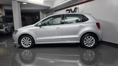 Volkswagen Polo 2014 - 10990 EUR, 136000 km - AUTO.MOTO.pt - 136000km - foto 2 de 31