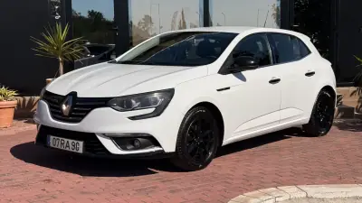 Renault Mégane 2016 - 8990 EUR, 208000 km - AUTO.MOTO.pt - 208000km - foto 10 de 27