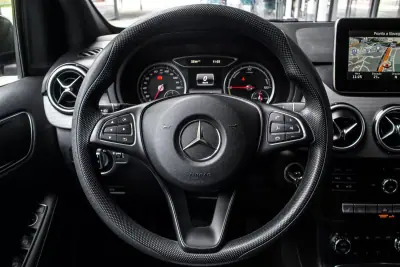Mercedes-Benz B 250 2017 - 13990 EUR, 87144 km - AUTO.MOTO.pt - 87144km - foto 13 de 42