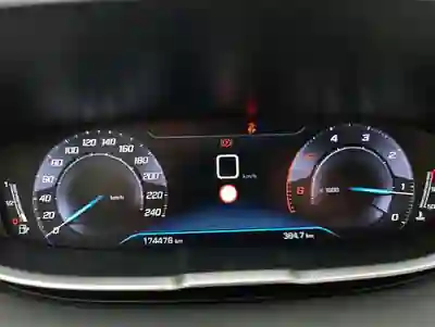 Peugeot 3008 2018 - 15499 EUR, 174478 km - AUTO.MOTO.pt - 174478km - foto 7 de 10
