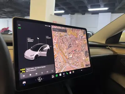 Tesla Model 3 2021 - 31990 EUR, 85000 km - AUTO.MOTO.pt - 85000km - foto 18 de 45