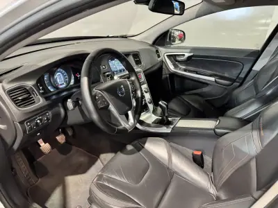 Volvo V60 2016 - 13900 EUR, 265393 km - 265393km - foto 42 de 44