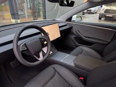 Tesla Model 3 2023 — foto 4 de 14