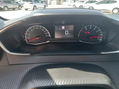 Peugeot 208 2022 - 13900 EUR, 69000 km - AUTO.MOTO.pt - 69000km - foto 6 de 11