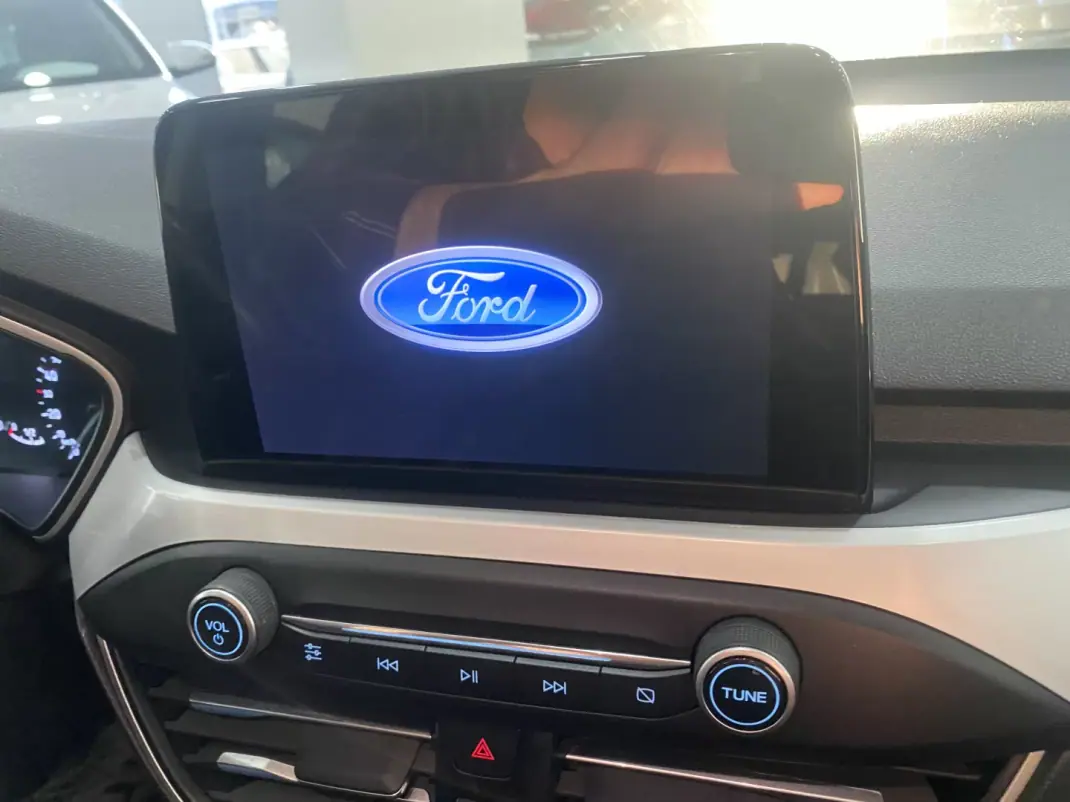 Ford Focus SW 2019 - 12600 EUR, 156868 km - AUTO.MOTO.pt - 156868km - foto 15 de 34