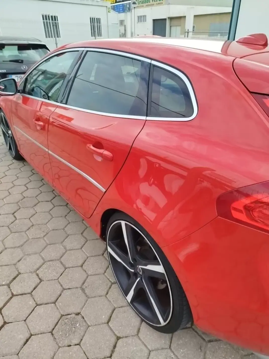 Volvo V40 2014 - 15500 EUR, 185280 km - AUTO.MOTO.pt - 185280km - foto 15 de 20