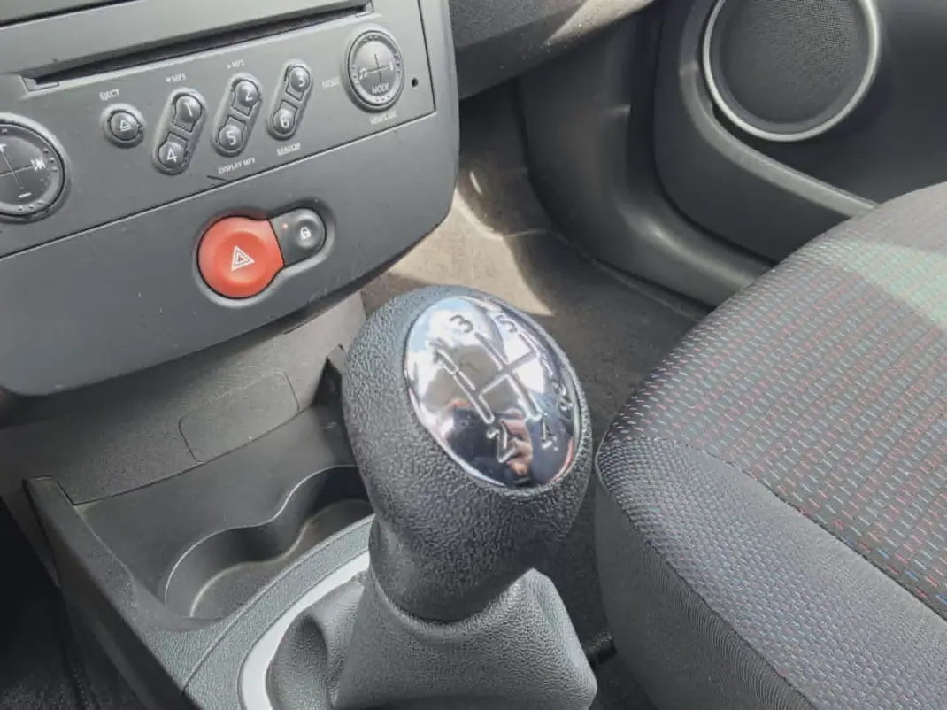 Renault Clio 2008 - 6490 EUR, 190000 km - AUTO.MOTO.pt - 190000km - foto 7 de 15