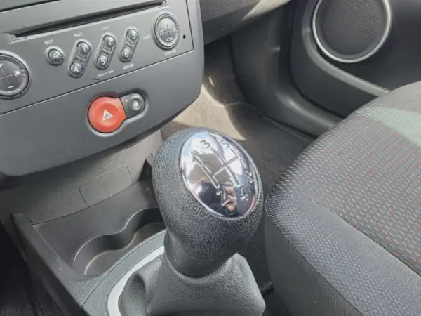 Renault Clio 2008 - 6490 EUR, 190000 km - AUTO.MOTO.pt - 190000km - foto 7 de 15