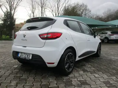 Renault Clio 2017 - 11990 EUR, 81000 km - 81000km - foto 6 de 24