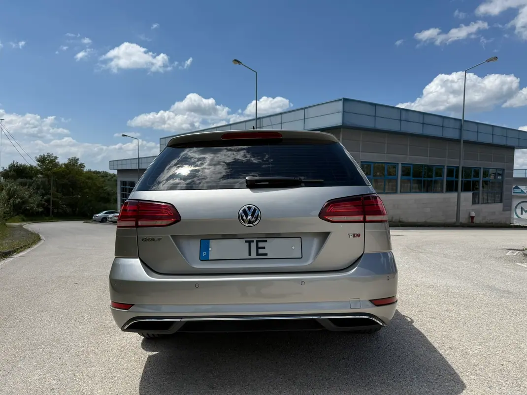 Volkswagen Golf Variant 2017 - 11250 EUR, 193000 km - AUTO.MOTO.pt - 193000km - foto 3 de 14