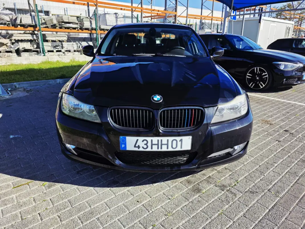 BMW 320 2009 - 8990 EUR, 225750 km - AUTO.MOTO.pt - 225750km - foto 7 de 11