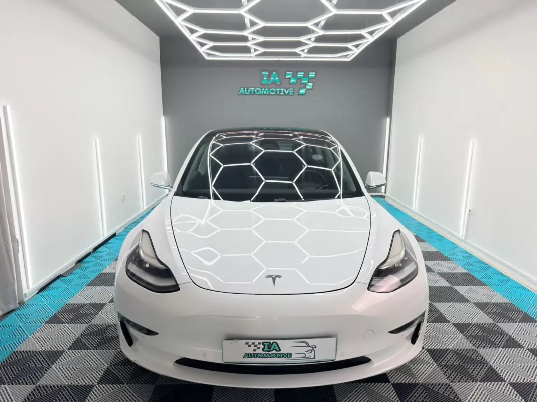 Tesla Model 3 2019 - 22750 EUR, 159999 km - AUTO.MOTO.pt - 159999km - foto 2 de 23